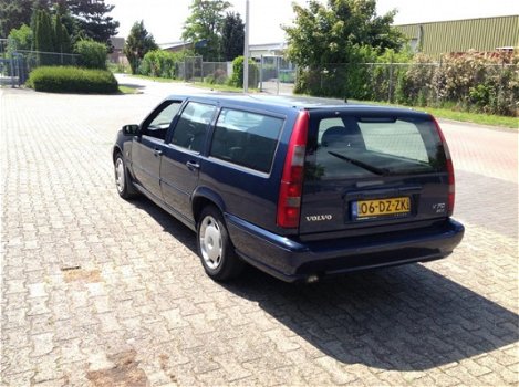 Volvo V70 - 2.5 D Polar BIJTELLINGSVRIENDELIJKGARBADGERUN - 1