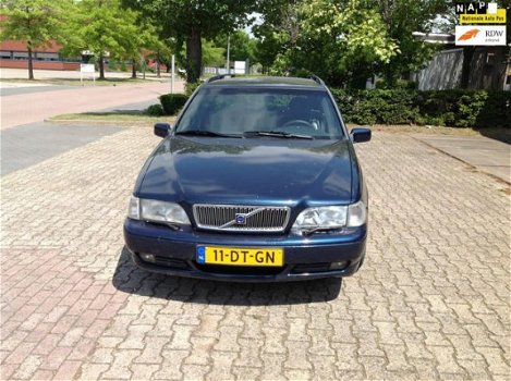 Volvo V70 - 2.5 D Comfort BIJTELLINGSVRIENDELIJKGARBADGERUN - 1