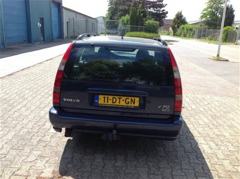 Volvo V70 - 2.5 D Comfort BIJTELLINGSVRIENDELIJKGARBADGERUN - 1