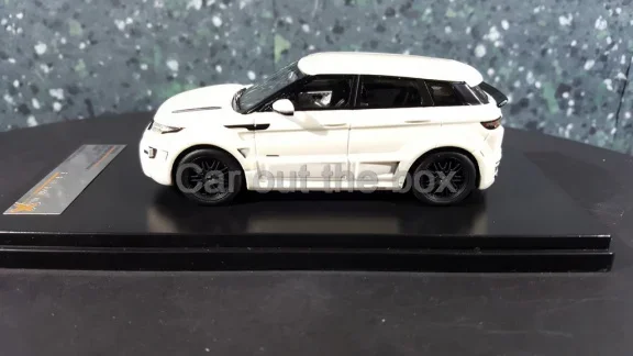 Land Rover Evoque custom Onyx 2012 wit 1:43 Ixo premium X V225 - 1