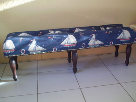 Footstool SAIL - 33x118cm - met witte poten. NIEUW !! - 2