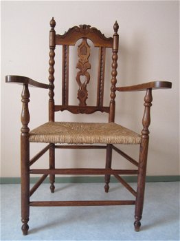 Antieke 19e eeuwse stoel met rieten zitting. - 2