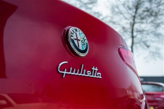 Alfa Romeo Giulietta - 1.4 16v Multi Air 170pk TCT Distinctive Rosso Competizionne Spor - 1