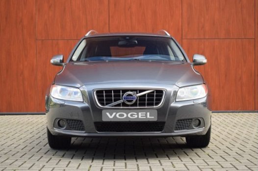 Volvo V70 - 2.5 FT-231PK-Summum-Aut-Leer-Trekhaak-17inch - 1