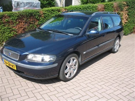 Volvo V70 - 2.4 T Comfort Line - 1