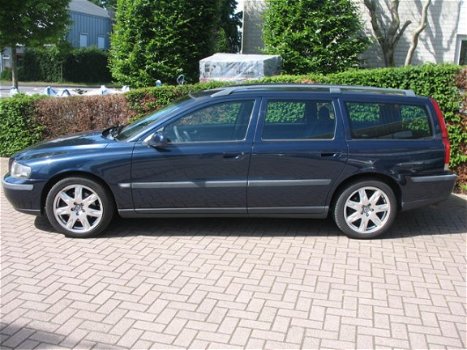 Volvo V70 - 2.4 T Comfort Line - 1