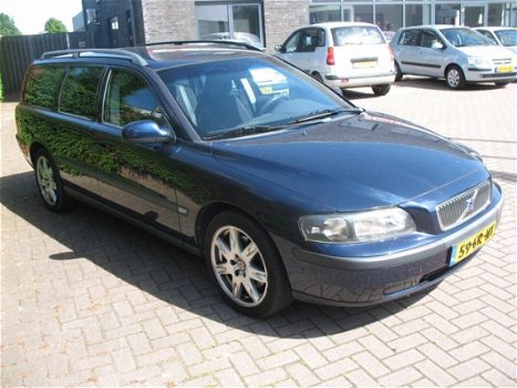 Volvo V70 - 2.4 T Comfort Line - 1