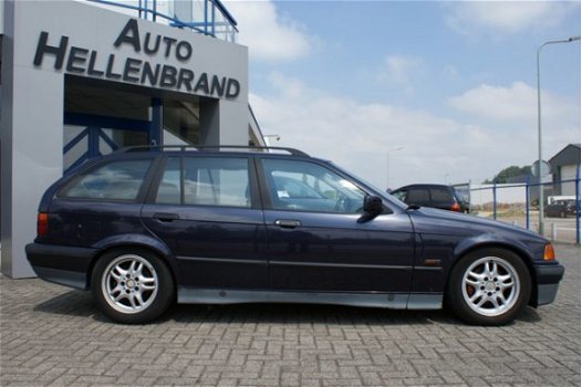 BMW 3-serie Touring - 320i - Meeneemprijs - 1