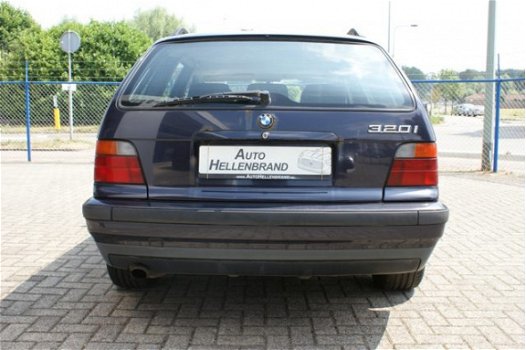 BMW 3-serie Touring - 320i - Meeneemprijs - 1