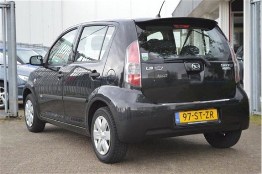 Daihatsu Sirion 2 - 1.3-16V Comfort 5 drs NAP Nieuwe APK - 1