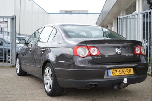 Volkswagen Passat - 1.9 TDI Trendline Sedan ECC Cruise APK NAP - 1