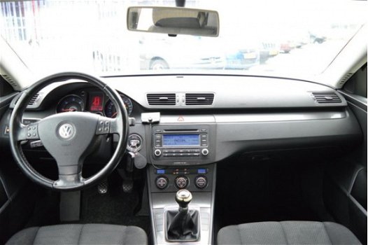 Volkswagen Passat - 1.9 TDI Trendline Sedan ECC Cruise APK NAP - 1