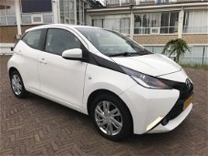 Toyota Aygo - 1.0 VVT-i Fashion Edition Chique AIRCO / CRUISE CONTROL / NAVI / LED