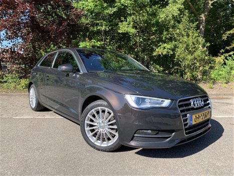 Audi A3 Sportback - 1.8 TFSI Ambiente Pro Line plus S-tronic automaat/ Leer/ Xenon/ Navi/ Clima - 1