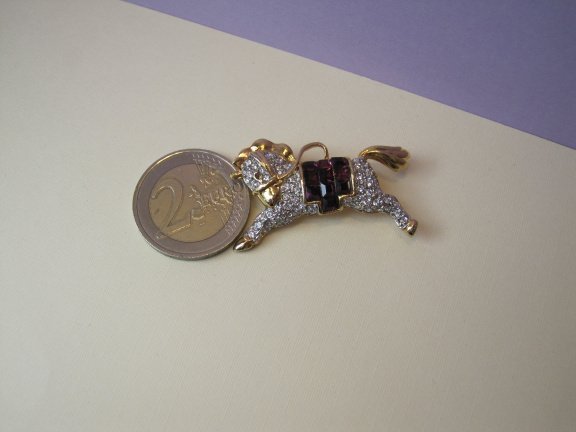 Broche goudkleurig pony paard met heldere en aubergine paarse kristal rijnstenen3.9x2.4 cm - Afbeelding 2