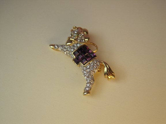 Broche goudkleurig pony paard met heldere en aubergine paarse kristal rijnstenen3.9x2.4 cm - Afbeelding 6