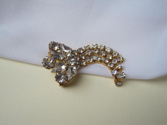 Broche goudkleurig met sliertjes en kristal rijnstenen 6.3x2.6 cm - Afbeelding 4