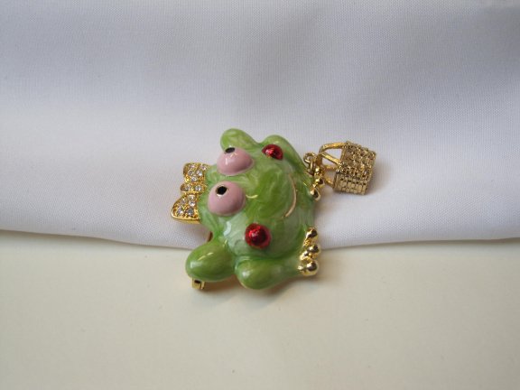 Broche goudkleurig en groen gemarmerd emaille prinses kikker 4.3x3.2 cm - Afbeelding 3