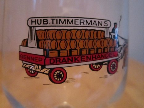 Twee bierglazen van Hub. Timmermans - 2