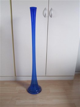 Lange blauwe glazen vaas - 1