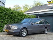 Mercedes-Benz E-klasse Combi - 200 Elegance YOUNGTIMER NIEUWE APK