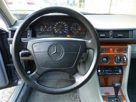 Mercedes-Benz E-klasse Combi - 200 Elegance YOUNGTIMER NIEUWE APK - 1