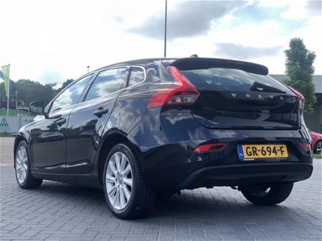 Volvo V40 - 2.0 D2 Momentum Business LEDER Harman Kardon - 1