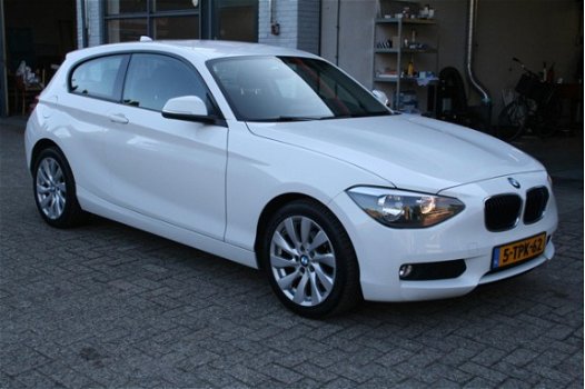 BMW 1-serie - 116d 116d Business, Automaat, Navigatie, lichtmetalen velgen, cruise control - 1