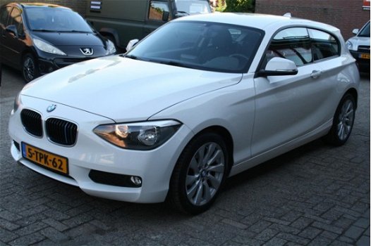 BMW 1-serie - 116d 116d Business, Automaat, Navigatie, lichtmetalen velgen, cruise control - 1