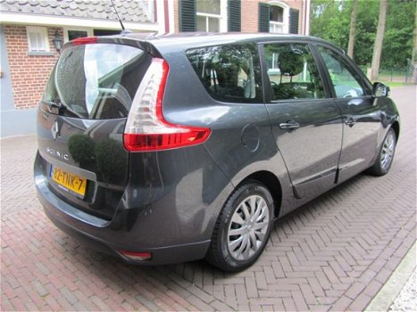 Renault Grand Scénic - 1.6 Express. 7-persoons Navigatie, Panoramadak, Clima - 1