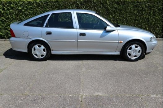 Opel Vectra - 1.8-16V Business Edition NETTE AUTO - 1