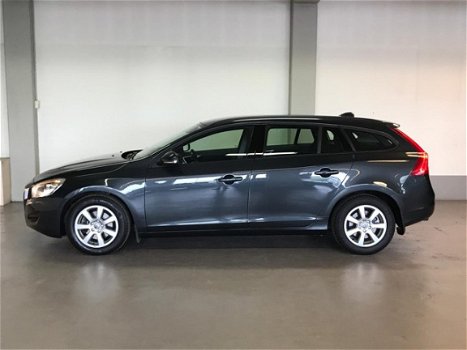 Volvo V60 - 1.6 T3 Kinetic Dealer onderhouden | Navi | PDC | LM - 1