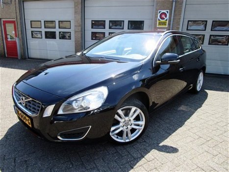 Volvo V60 - 1.6 D2 Summum Leder, Navi, PDC - 1