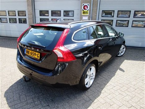 Volvo V60 - 1.6 D2 Summum Leder, Navi, PDC - 1