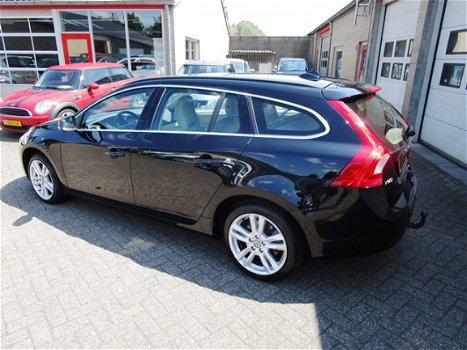 Volvo V60 - 1.6 D2 Summum Leder, Navi, PDC - 1