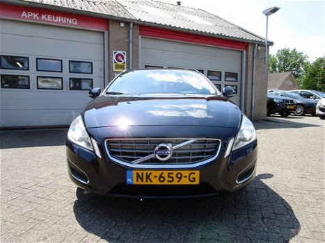 Volvo V60 - 1.6 D2 Summum Leder, Navi, PDC - 1