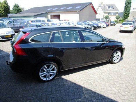 Volvo V60 - 1.6 D2 Summum Leder, Navi, PDC - 1