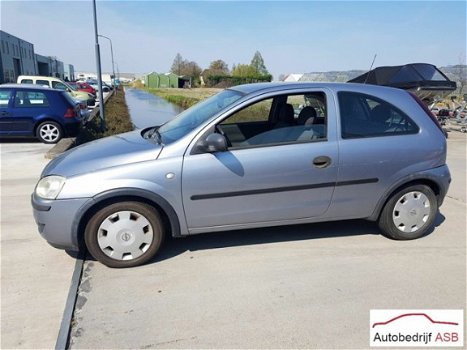 Opel Corsa - 1.0-12V Essentia tik in de motor wel - 1