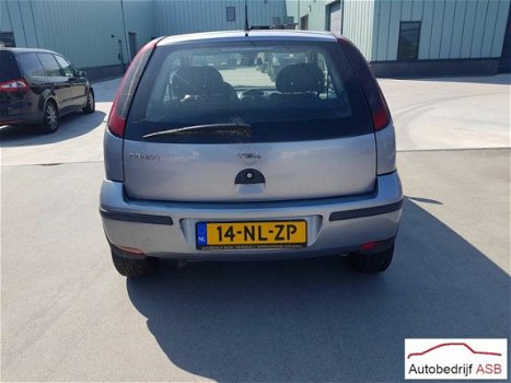 Opel Corsa - 1.0-12V Essentia tik in de motor wel - 1