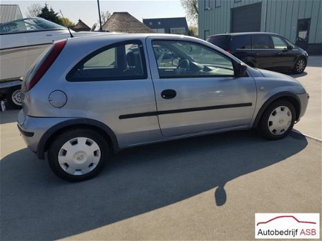 Opel Corsa - 1.0-12V Essentia tik in de motor wel - 1