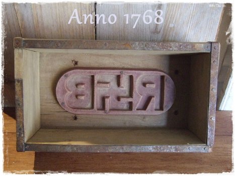 Stoere houten steenmal met stempel - 4