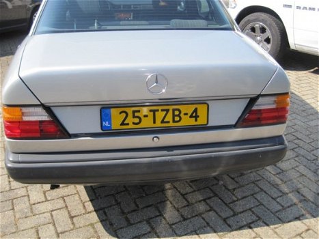 Mercedes-Benz 230 - 200-500 (W124) E - 1