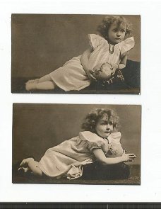 Twee oude kleine zwartwit fotootjes : kind