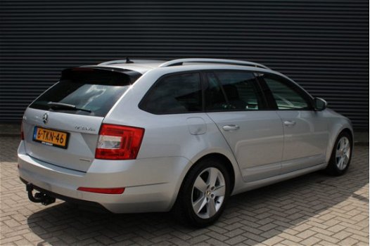 Skoda Octavia Combi - 1.6 TDI Greenline Businessline Xenon Groot-Navigatie PDC - 1