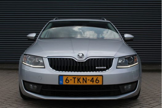 Skoda Octavia Combi - 1.6 TDI Greenline Businessline Xenon Groot-Navigatie PDC - 1