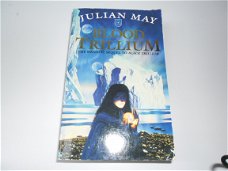 ENG : Julian May : Blood trilium