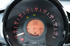 Toyota Aygo - 1.0 VVT-i x-play Navigatie-Airco-Parkeercamera