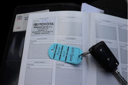 Toyota Aygo - 1.0 VVT-i x-play Navigatie-Airco-Parkeercamera - 1