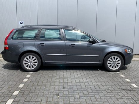 Volvo V50 - 2.0 145 PK MOMENTUM, FAMILY-LINE, ESTATE-LINE, NAVIGATIE - 1