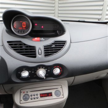 Renault Twingo - 1.2-16V Dynamique . Deze auto verkeert in uitstekende staat van onderhoud. o.a. Air - 1